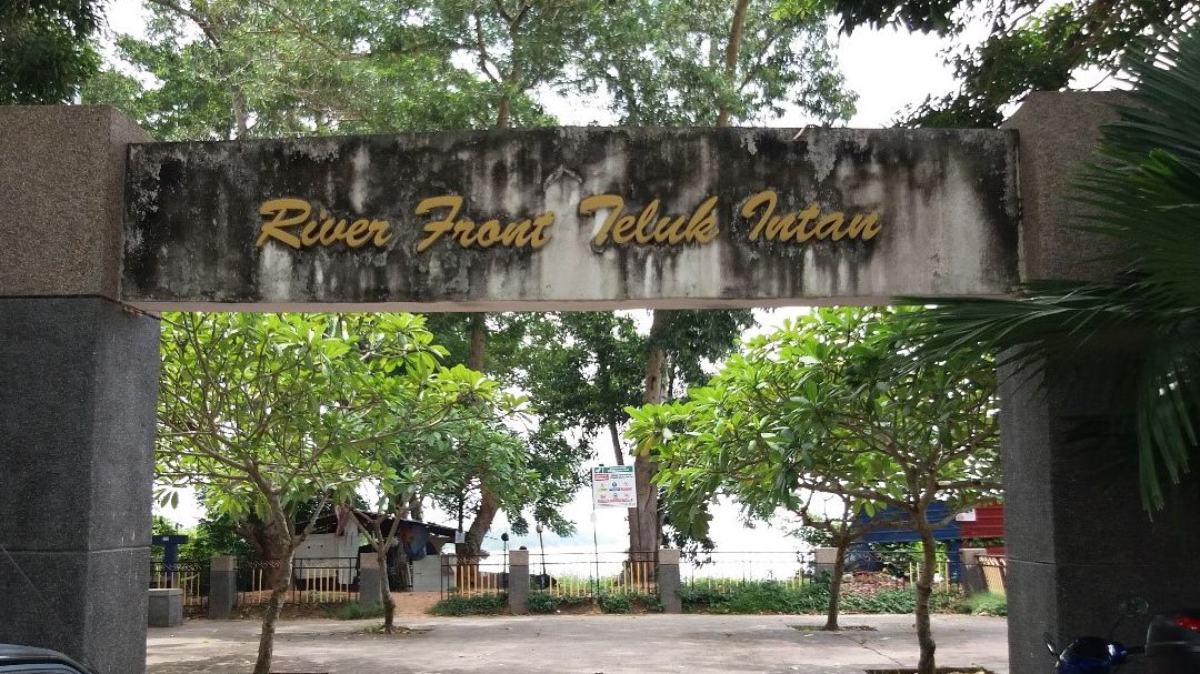 Pusat Rekreasi River Front